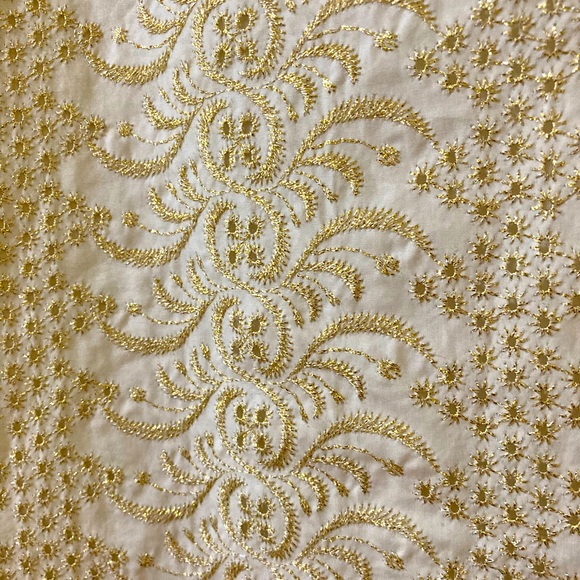 Like new,Sassy Banana Rep skirt.Perfect glam piece - Picture 2 of 11